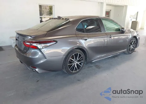 2021 Toyota Camry Se z USA, uszkodzony, nr VIN 4T1G11AK2MU408043